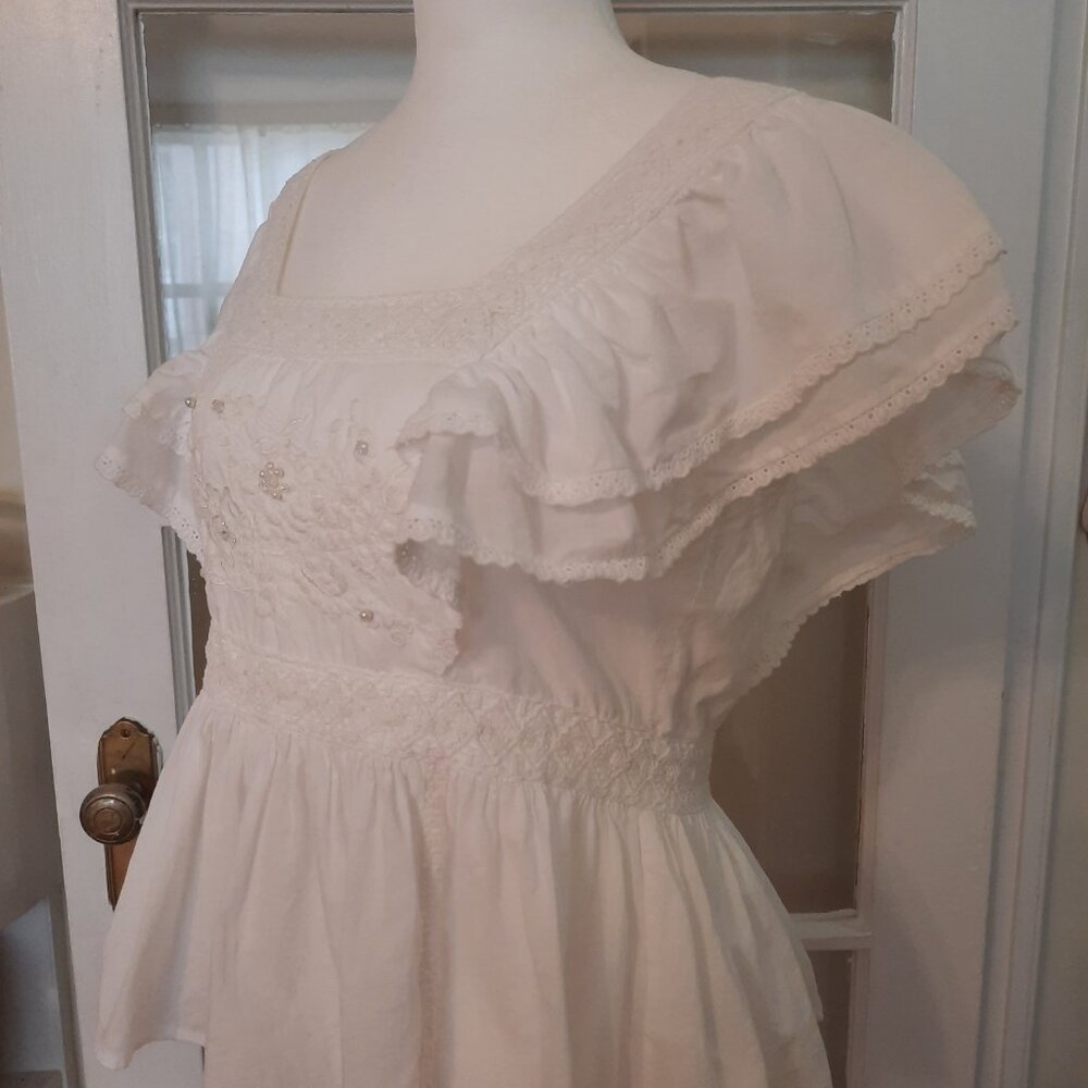 Delicate All-white Ruffled Cotton Top - Picture 5 of 9